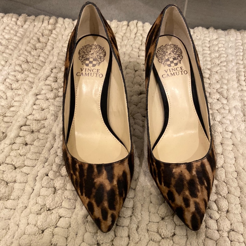 Block heel faux hair leopard heels